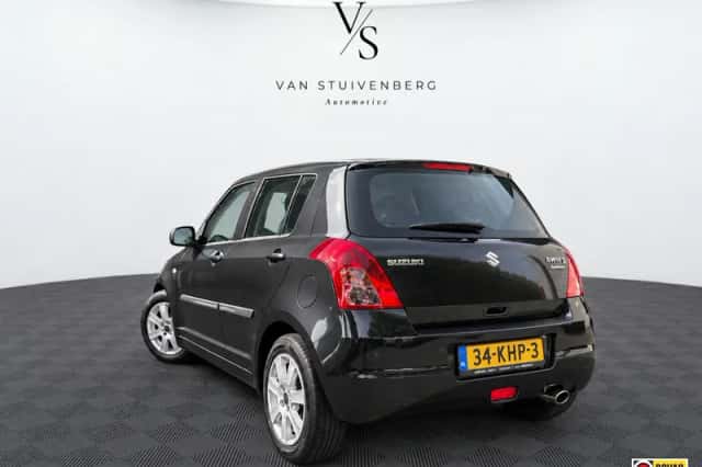 Suzuki Swift (2009) thumbnail 5