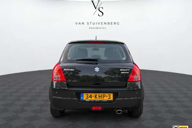Suzuki Swift (2009) thumbnail 6