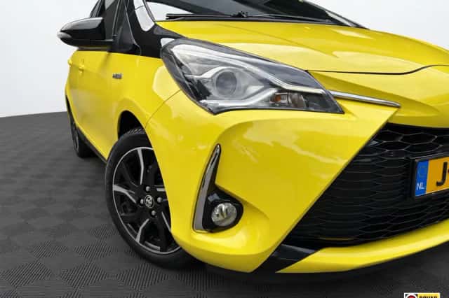 Toyota Yaris (2018) thumbnail 2