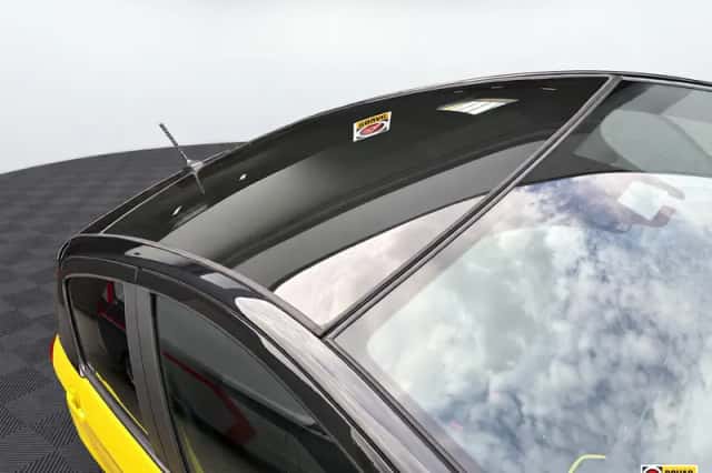 Toyota Yaris (2018) thumbnail 3
