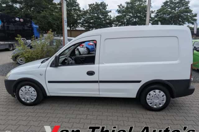 Opel Combo (2009) thumbnail 2
