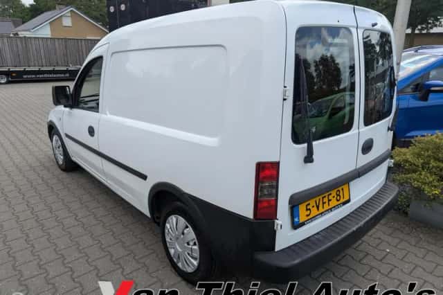 Opel Combo (2009) thumbnail 3