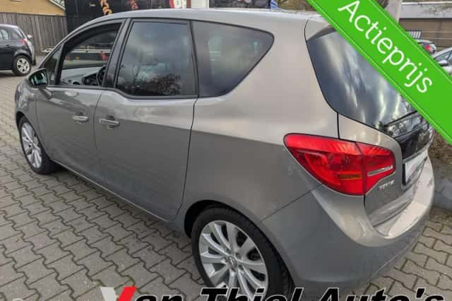 Opel Meriva (2011) thumbnail 3