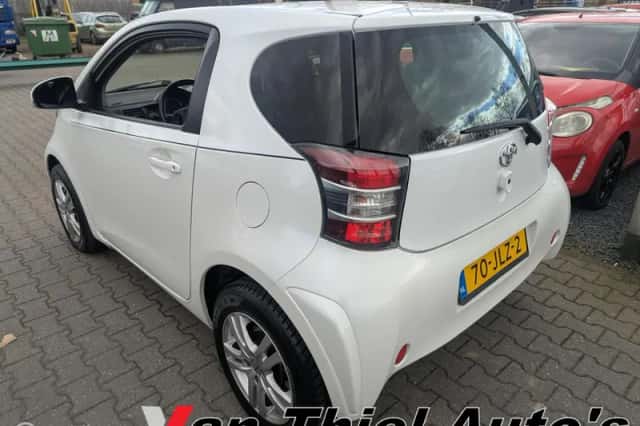 Toyota iQ (2009) thumbnail 3