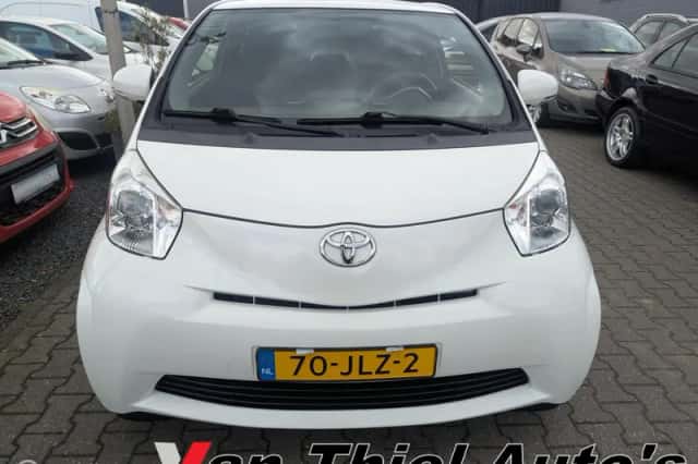 Toyota iQ (2009) thumbnail 4