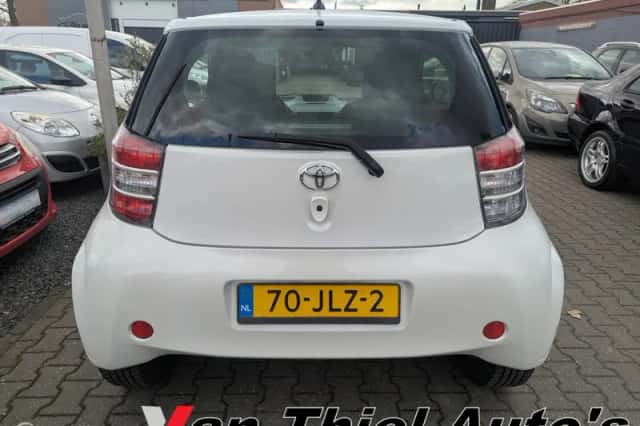 Toyota iQ (2009) thumbnail 5