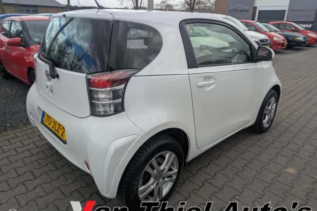 Toyota iQ (2009) thumbnail 6