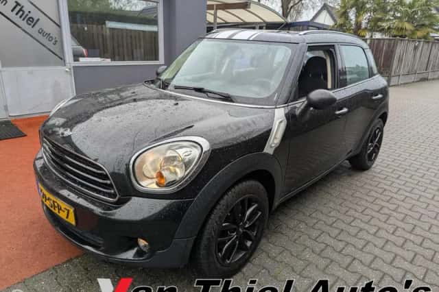 MINI Countryman (2011) thumbnail 2