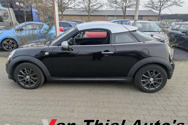 MINI Coupé (2012) thumbnail 2