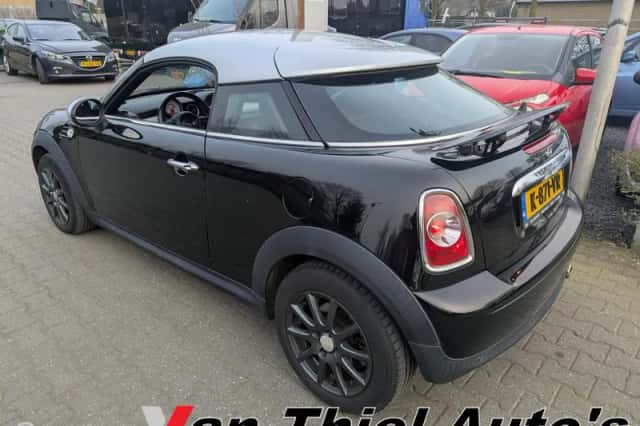 MINI Coupé (2012) thumbnail 3