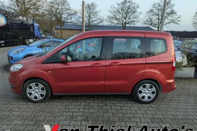 Ford Tourneo Courier (2015) thumbnail 2