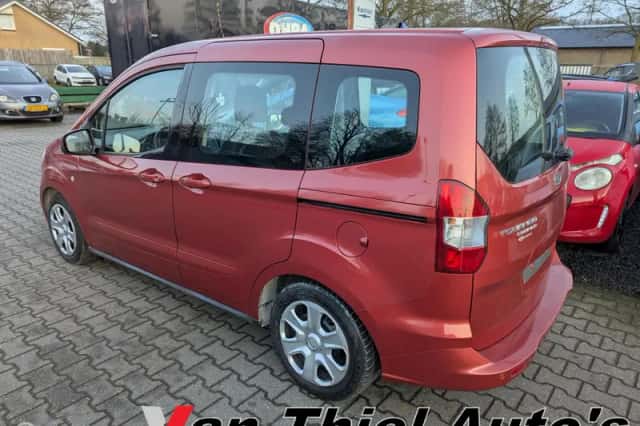 Ford Tourneo Courier (2015) thumbnail 3