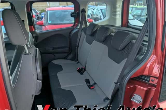 Ford Tourneo Courier (2015) thumbnail 4