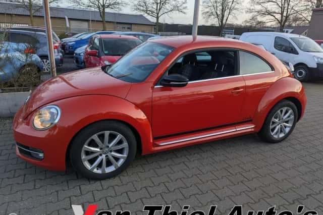 Volkswagen Beetle (2015) thumbnail 1