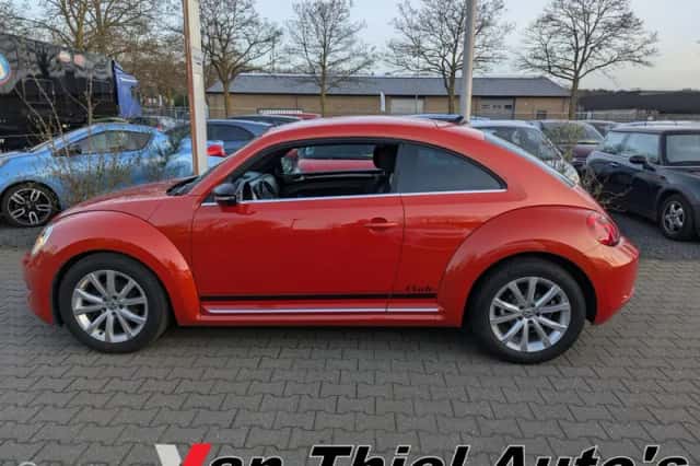 Volkswagen Beetle (2015) thumbnail 2