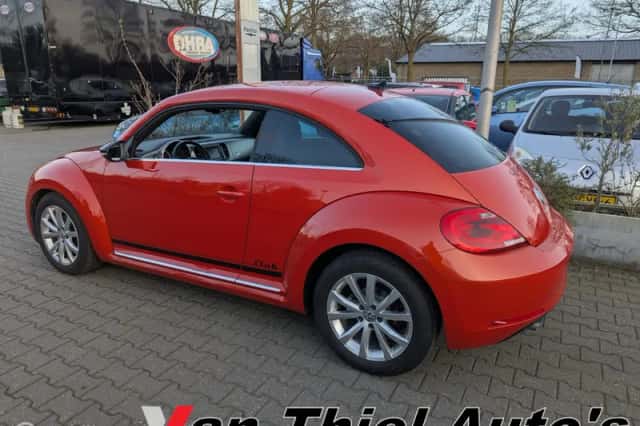 Volkswagen Beetle (2015) thumbnail 3