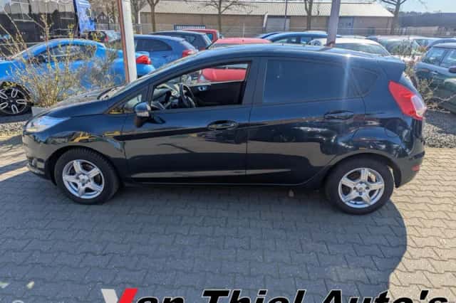 Ford Fiesta (2016) thumbnail 2