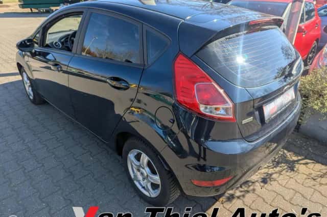 Ford Fiesta (2016) thumbnail 3