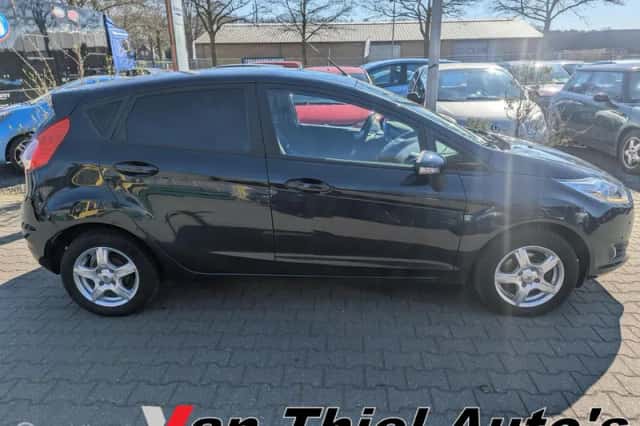 Ford Fiesta (2016) thumbnail 6