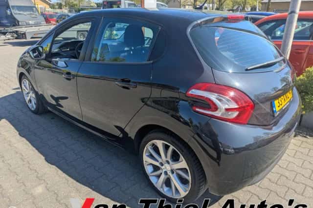 Peugeot 208 (2012) thumbnail 3