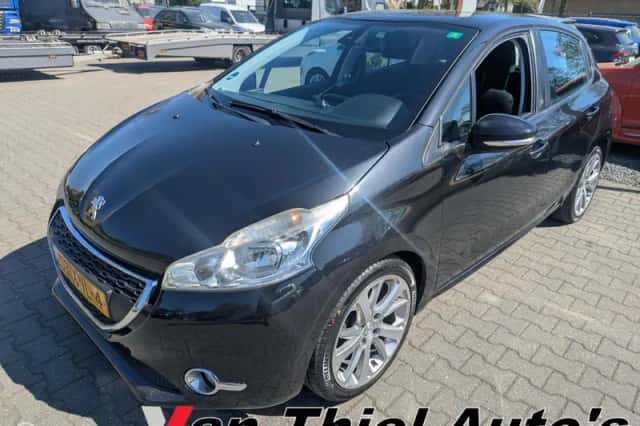 Peugeot 208 (2012) thumbnail 6