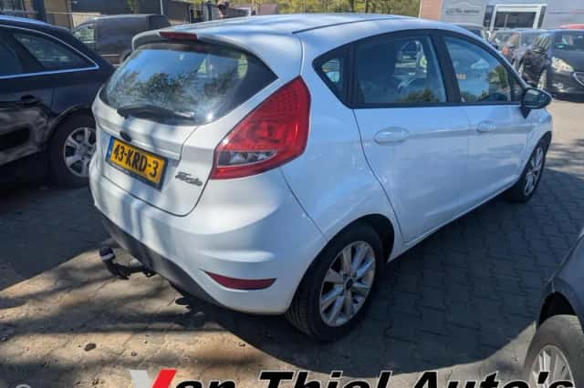 Ford Fiesta (2010) thumbnail 3