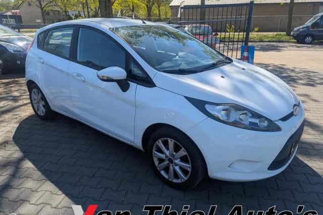 Ford Fiesta (2010) thumbnail 4