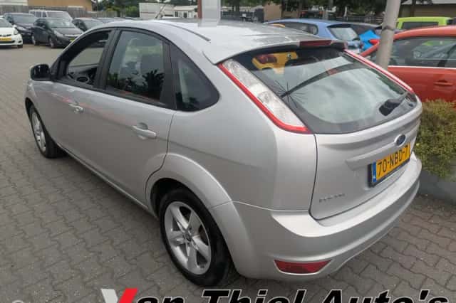 Ford Focus (2010) thumbnail 3