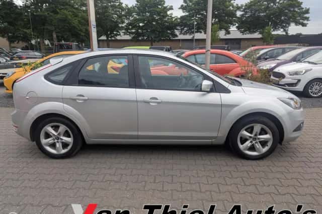 Ford Focus (2010) thumbnail 6