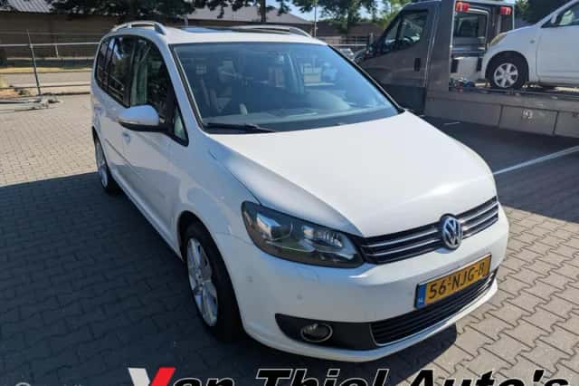 Volkswagen Touran (2010) thumbnail 2