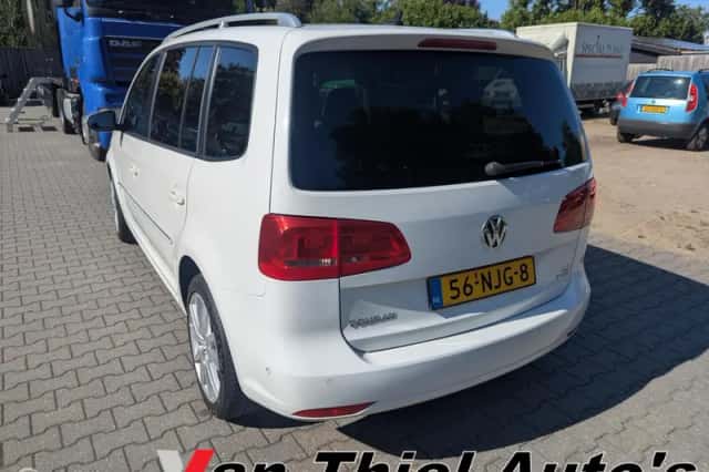 Volkswagen Touran (2010) thumbnail 3