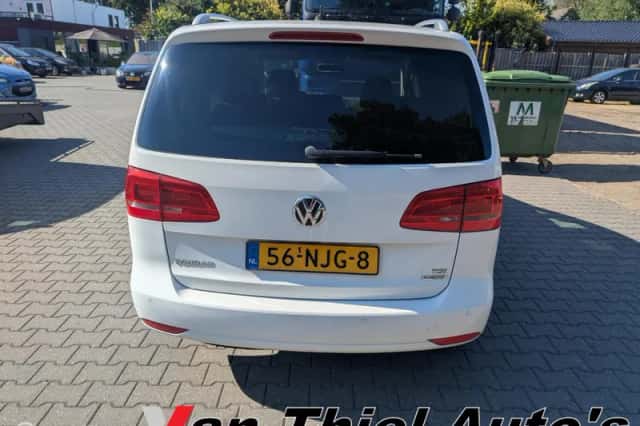 Volkswagen Touran (2010) thumbnail 4