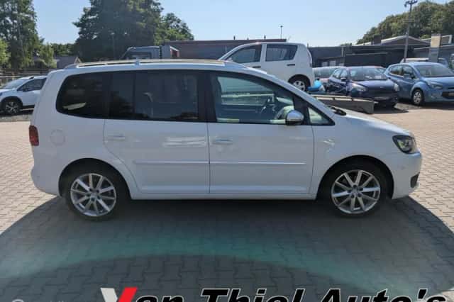 Volkswagen Touran (2010) thumbnail 6