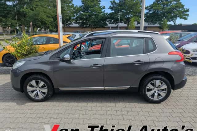 Peugeot 2008 (2015) thumbnail 2
