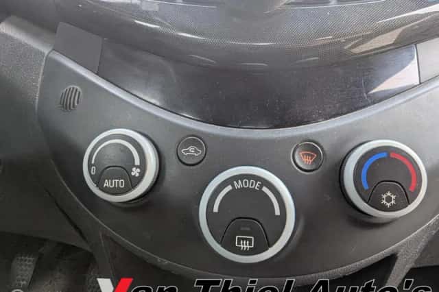 Chevrolet Spark (2010) thumbnail 6