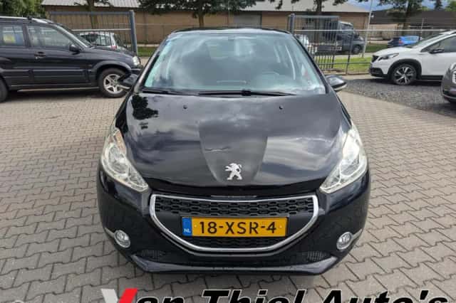 Peugeot 208 (2012) thumbnail 2