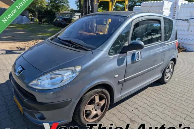 Peugeot 1007 (2005) thumbnail 1