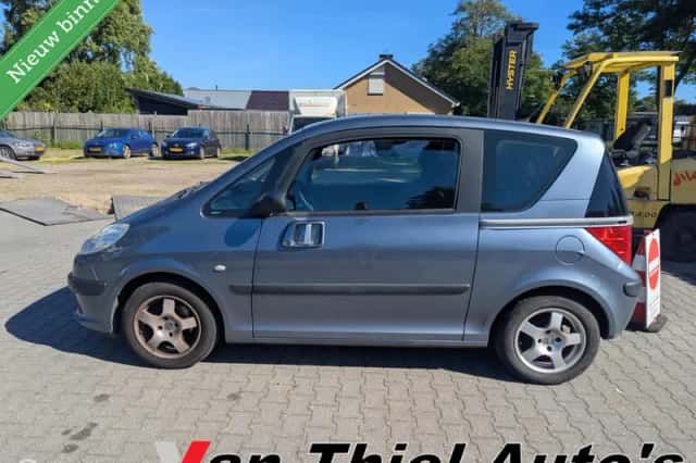 Peugeot 1007 (2005) thumbnail 2