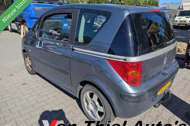 Peugeot 1007 (2005) thumbnail 3