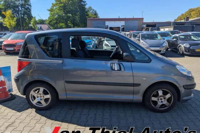 Peugeot 1007 (2005) thumbnail 5