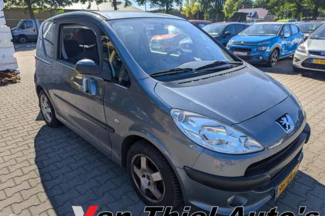 Peugeot 1007 (2005) thumbnail 6