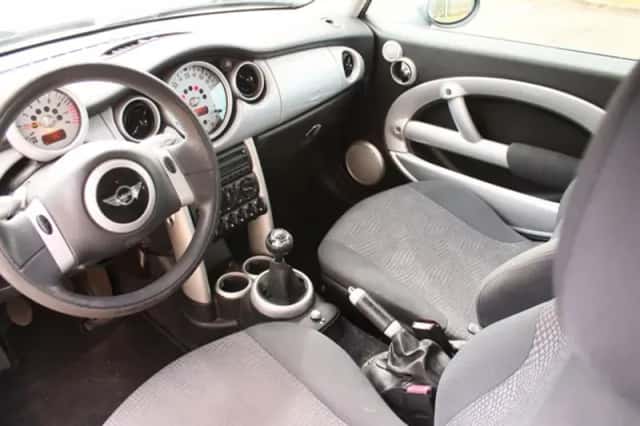 MINI Cooper (2003) thumbnail 4