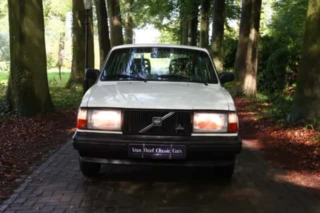 Volvo 240 (1990) thumbnail 2