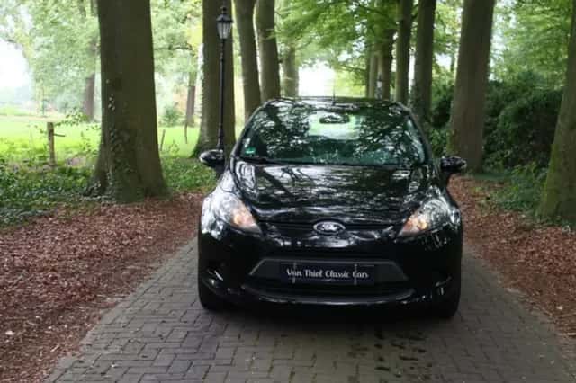 Ford Fiesta (2010) thumbnail 2