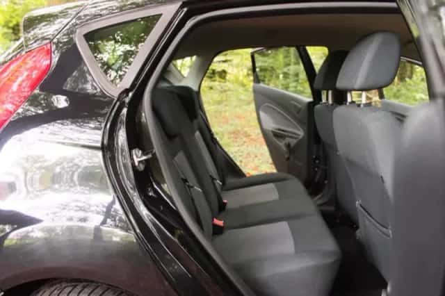 Ford Fiesta (2010) thumbnail 5