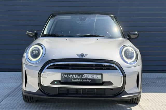 MINI Cooper (2023) thumbnail 2
