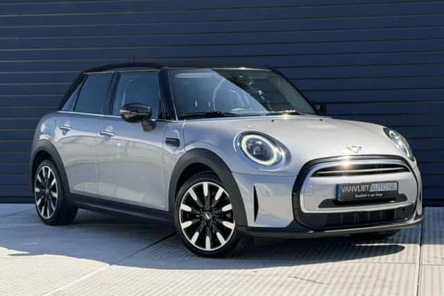 MINI Cooper (2023) thumbnail 3