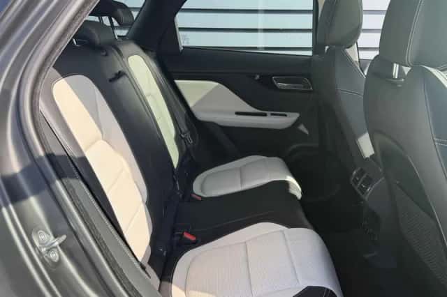 Jaguar F-Pace (2018) thumbnail 6
