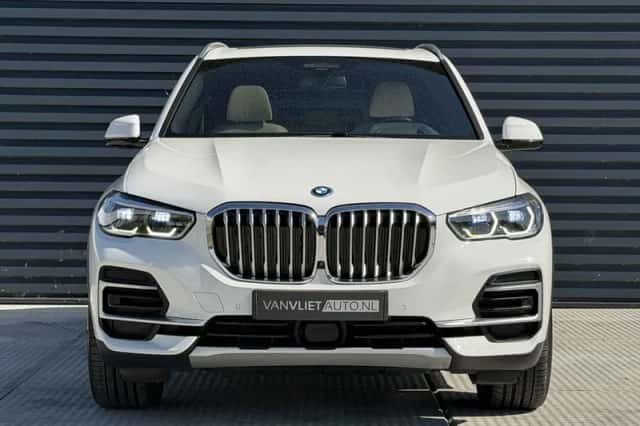 BMW X5 (2021) thumbnail 2