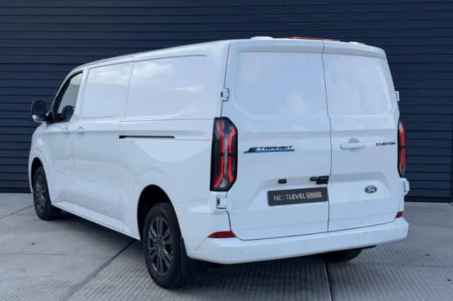 Ford E-Transit Custom (2026) thumbnail 4